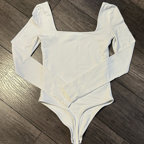 Babaton Contour Square Neck Bodysuit Aritzia - Picture 3 of 4